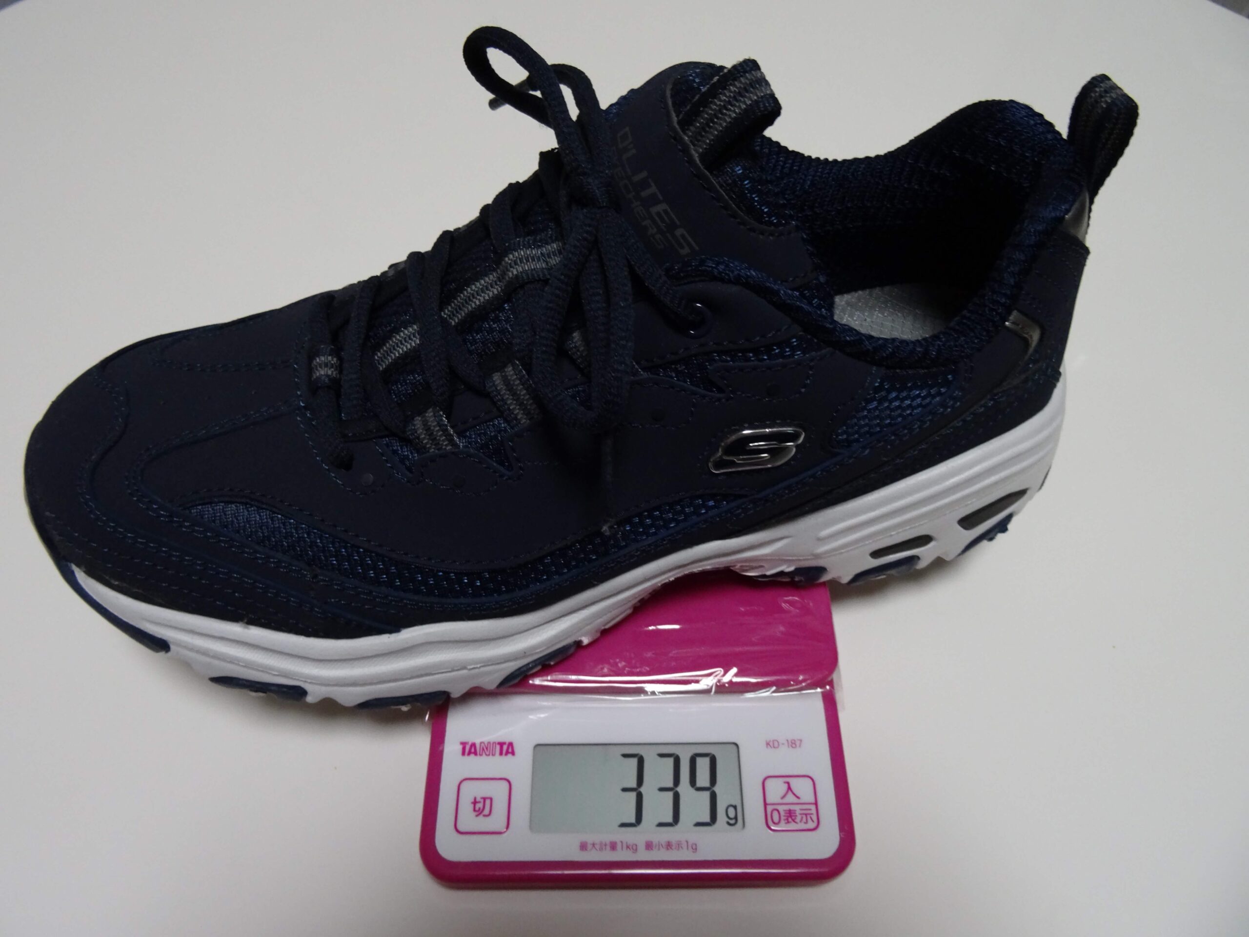靴の質量（339g）